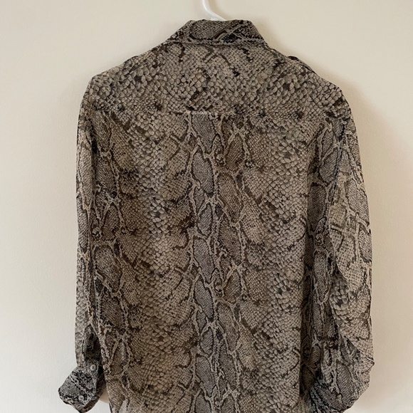 Equipment - Beige Snake Print 100% Silk Long Sleeve Button-up Blouse, Size S - Picture 3 of 4